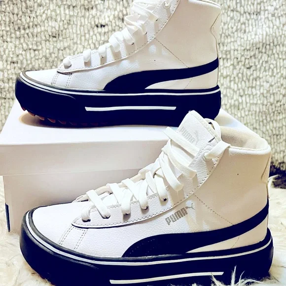 Woman’s Puma Platforms - Picture 2 of 12